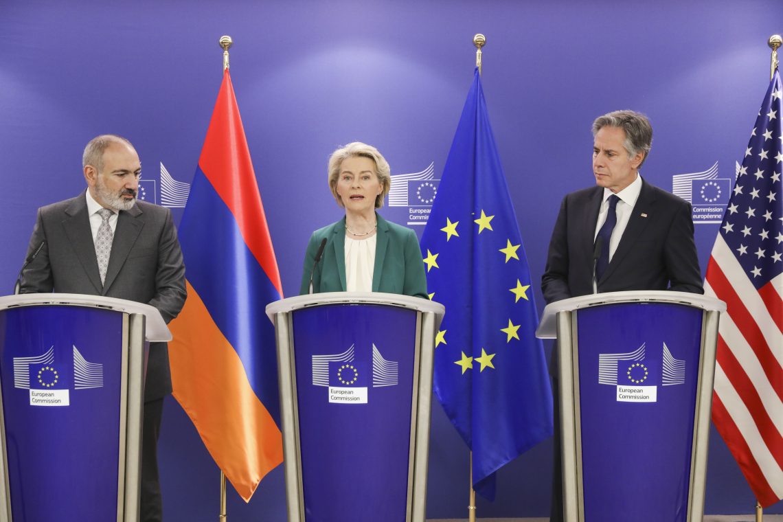 Armenian PM Pashinyan, EC President von der Leyen and U.S. Secretary of State Blinken speak during the EU-U.S.-Armenia high-level meeting in Brussels. 